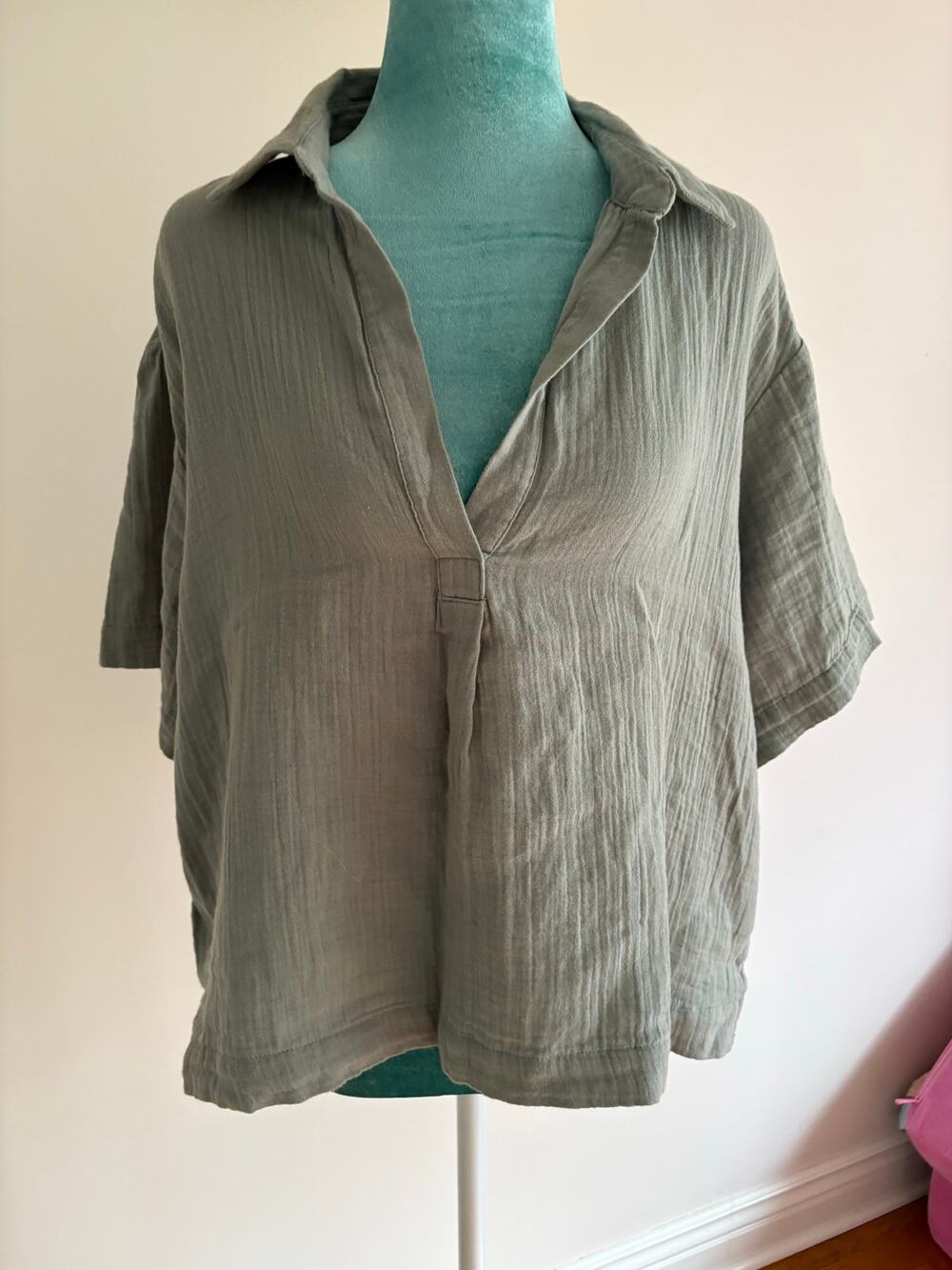 Gap 100% Cotton Crinkle Gauze Split Neck Top Olive Green lagenlook boho